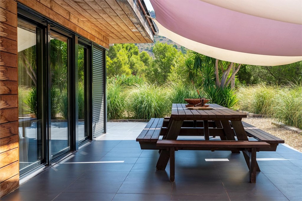 Cuáles son los beneficios de los toldos de patio exterior este verano?